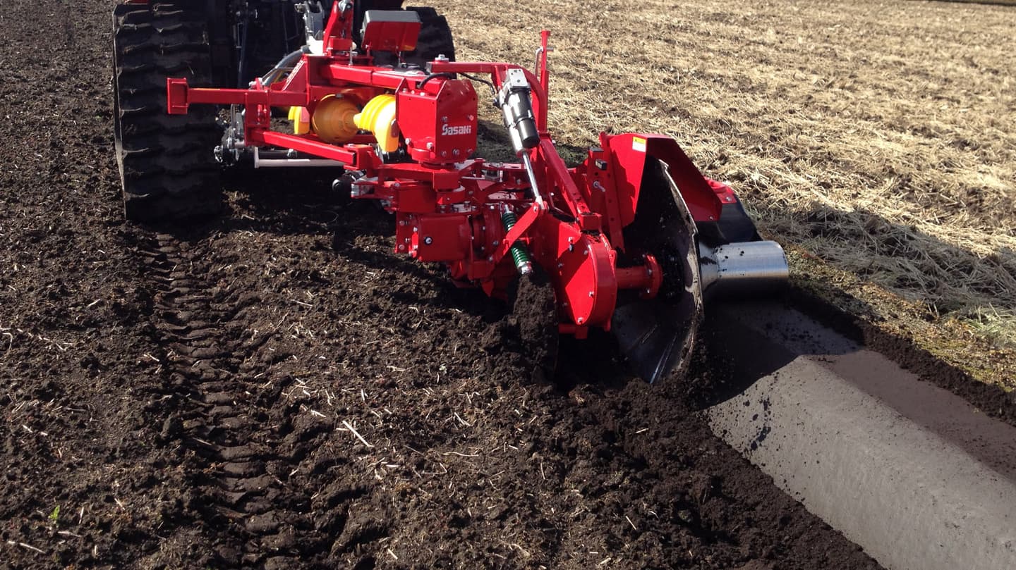 カドヌール トップ